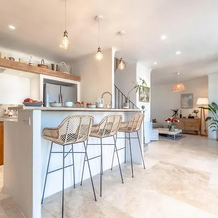 La Bastide L Authentic & Pool L Shellter Holiday home