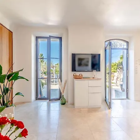 La Bastide L Authentic & Pool L Shellter Holiday home *